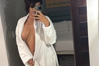 Hey PHX, Want Backshots or Mis... - Image 3