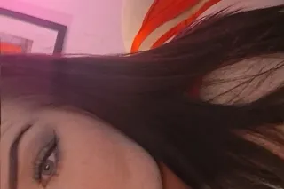 She gives me insane brain, and... - Image 1