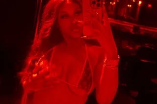 Hottie with the body 😍🔥qv spec... - Image 1