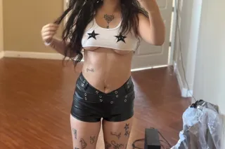 Busty Snow bunny ready to meet... - Image 1